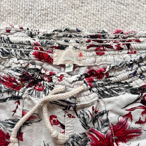 April Kiss Floral Shorts - Picture 4 of 4